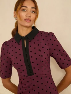 Robe mi-longue Love & Roses floquée à pois et manches courtes