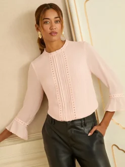 Rose blush cœur - Love & Roses chemisier à manches flûte avec détail matériel