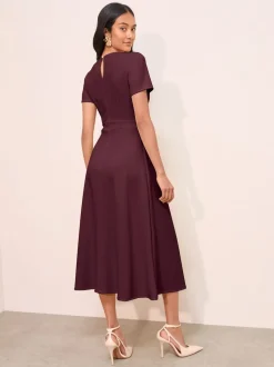 Rouge baie - Friends Like These Tab Detail Manches courtes Mi-long habillé Robe