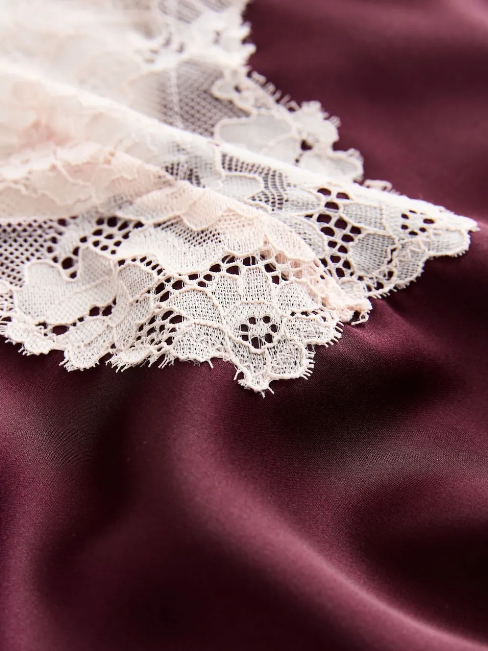 Rouge bordeaux - Pyjama cami bordé de dentelle