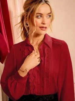 Sandales rouges - Chemise Love & Roses à manches longues boutonnée