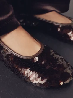 Sequins marron chocolat - Chaussures plates à sequins Forever Comfort® à bout rond