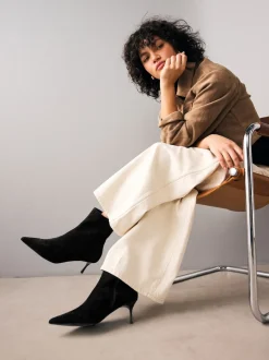 Suede noire - Bottes fines à talons et bout pointu