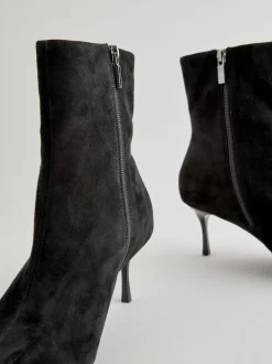 Suede noire - Bottes fines à talons et bout pointu