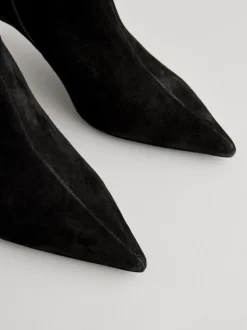 Suede noire - Bottes fines à talons et bout pointu