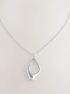 Tonalité argentée - Collier long avec pendentif