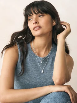 Tonalité argentée - Collier multi-couches à pétales scintillants