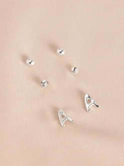 Tonalité argentée - Lot de boucles d’oreilles initiales