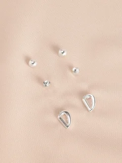 Tonalité argentée - Lot de boucles d’oreilles initiales