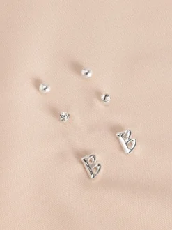 Tonalité argentée - Lot de boucles d’oreilles initiales