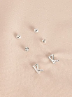 Tonalité argentée - Lot de boucles d’oreilles initiales