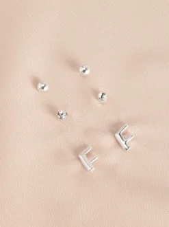 Tonalité argentée - Lot de boucles d’oreilles initiales