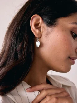 Tonalité argentée - Pendants d'oreilles pétales