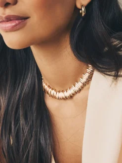 Tonalité d'or - Collier à col cranté