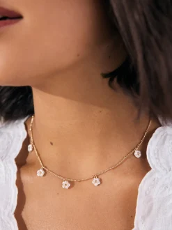 Tonalité d'or - Collier à pendentif fleur