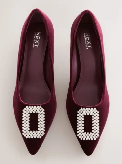 Velours rouge - Chaussures à talons pointus Forever Comfort avec bijoux